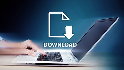 geöffneter Laptop mit Download-Zeichen